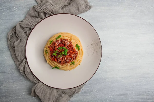 Spaghetti Bolognese Widok Góry Zbliżenie Brak Osób Domowe — Zdjęcie stockowe