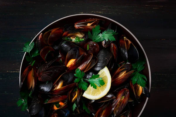 Frische Gekochte Miesmuscheln Schwarzes Meer Mit Petersilie Und Zitrone Ohne — Stockfoto