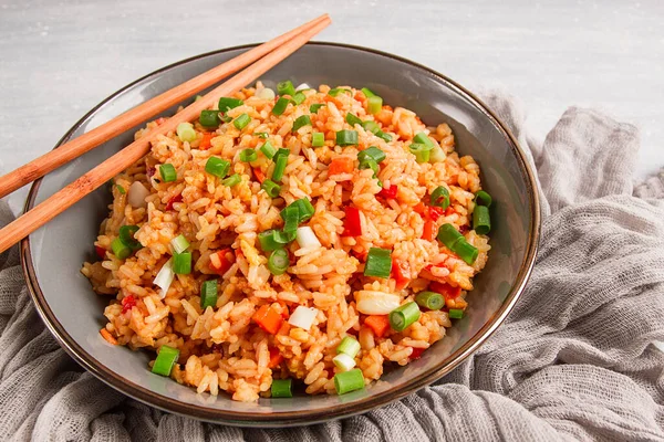 Smażony Ryż Warzywami Jajkiem Kuchnia Chińska Domowe Bez Ludzi — Zdjęcie stockowe