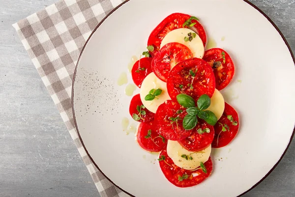 Caprese Salad Italian Traditional Dish Tomatoes Mozzarella Cheese Basil Spices — стокове фото