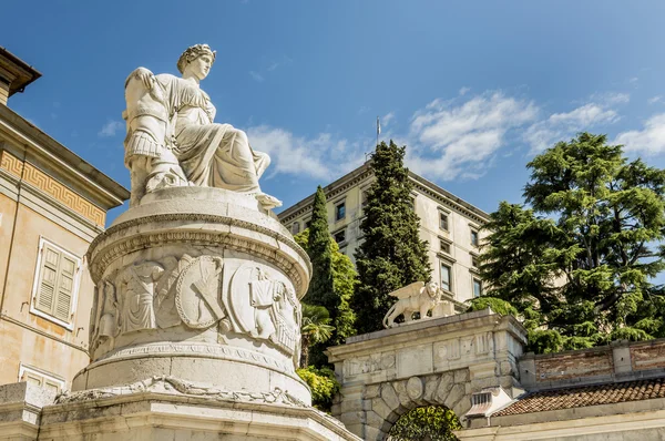 Socha mír. Udine, friuli, Itálie — Stock fotografie