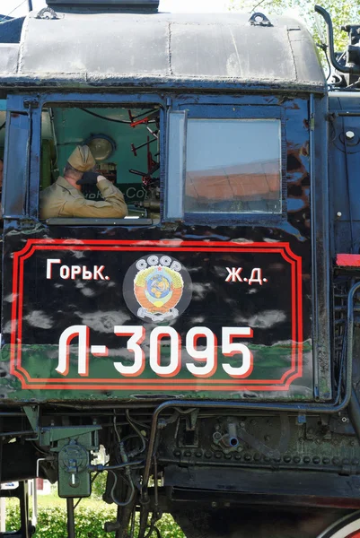Cabin of the operating L-3095 Engine. The driver in a military uniform of times of the Great Patriotic War — Stock Photo, Image