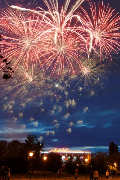 Bright fireworks in Nizhny Novgorod, one of the most beautiful cities of Russia — Stock Photo, Image