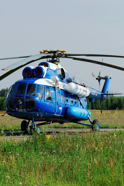 Russischer mi-8 Hubschrauber der Firma gazpromavia — Stockfoto