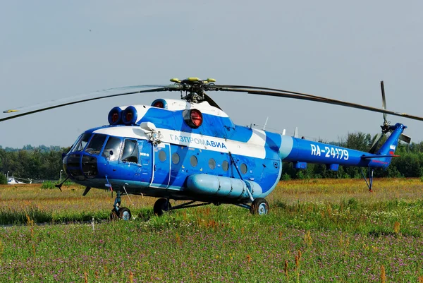 Helicóptero ruso MI-8 de la compañía Gazpromavia — Foto de Stock