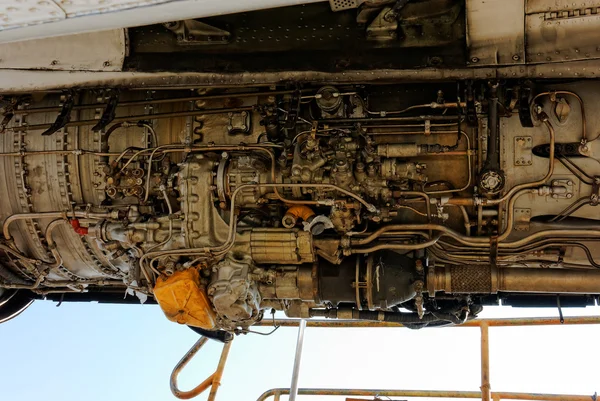uçak turbojet onarım için sıralanır