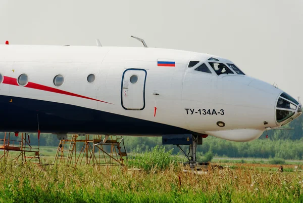 Cabin of pilots of the Russian TU-134 plane standing on maintenance — Stock Photo, Image