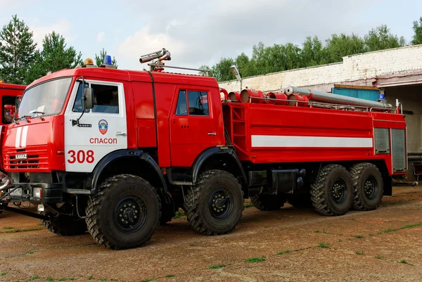 Carros de um serviço de bombeiros do aeroporto de Strigino em Nizhny Novgorod — Fotografia de Stock