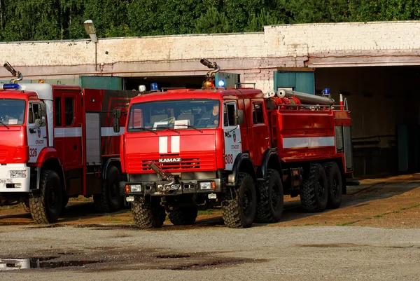 Carros de um serviço de bombeiros do aeroporto de Strigino em Nizhny Novgorod — Fotografia de Stock