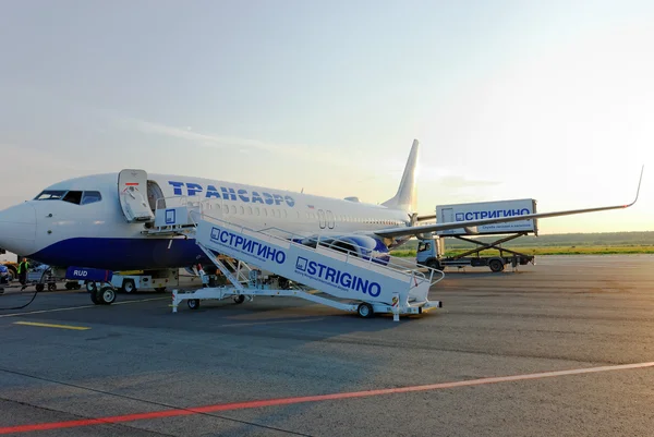 Boeing-737 repülőgép szolgáltatás: strigino barátait airport-nizhny novgorod — Stock Fotó