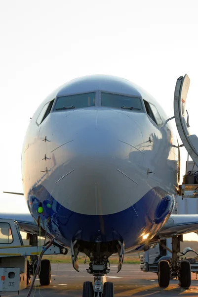 Boeing 737 plan service på strigino's flygplats i nizhny novgorod — Stockfoto