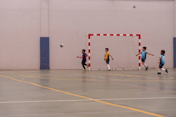 MOANA PONTEVEDRA ESPANHA MAIO 7 2022 jogo de futsal da liga regional infantil no pavilhão de Domaio — Fotografia de Stock