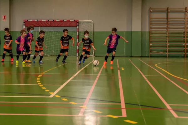 Salceda, Pontevedra, Spain. 14th May 2022. children indoor soccer league match — ストック写真