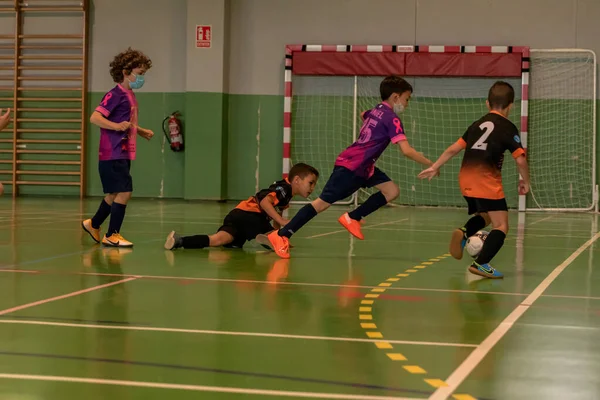 Salceda, Pontevedra, Spain. 14th May 2022. children indoor soccer league match — Stock fotografie