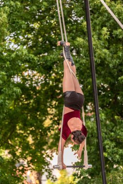 Cangas, Pontevedra, İspanya - Temmuz, 3, 2022 Raquel Veganzones of the company destronauts in the premiere of their play somos circo.