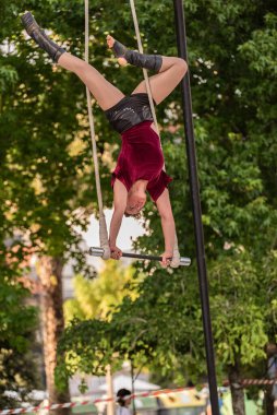 Cangas, Pontevedra, İspanya - Temmuz, 3, 2022 Raquel Veganzones of the company destronauts in the premiere of their play somos circo.