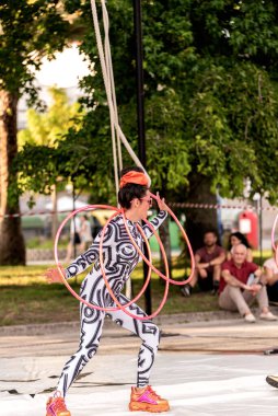 Cangas, Pontevedra, İspanya - Temmuz, 3, 2022 Raquel Veganzones of the company destronauts in the premiere of their play somos circo.