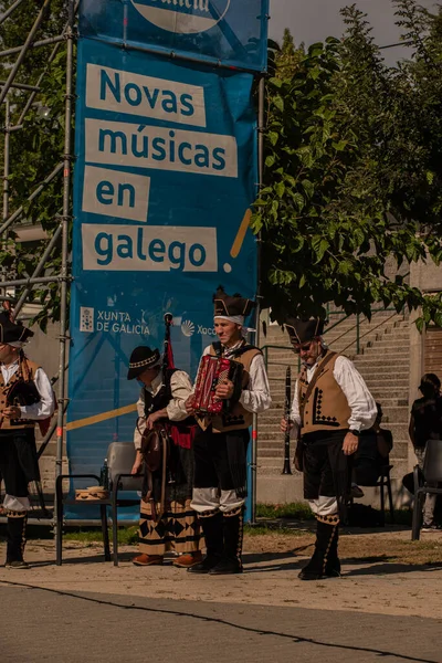 Сантьяго Компостела Испания 2022 Сентября Галицкая Танцевальная Группа Выступает Праздновании — стоковое фото