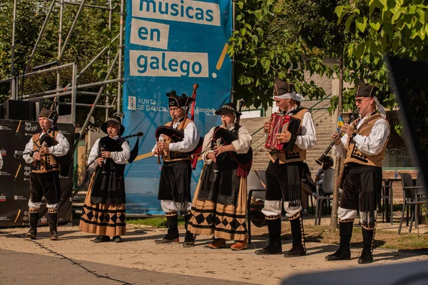 Santiago Compostela Hiszpania 2022 Galicyjska Tradycyjna Grupa Taneczna Występująca Podczas — Zdjęcie stockowe