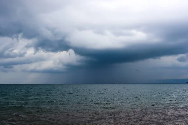 Izola Slovenya 'da Deniz Üzerindeki Fırtına ve Yağmur