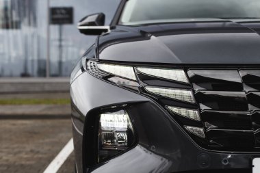 LED araba Far yakın çekim. Yeni modern araç detay lambaları ışık