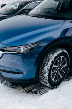 LED araba Far yakın çekim. Yeni modern araç detay lambaları ışık