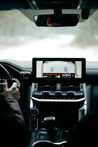 Nowoczesny samochód pulpitu nawigacyjnego. Ekran system multimedialny. Szczegółowo wnętrza. — Zdjęcie stockowe
