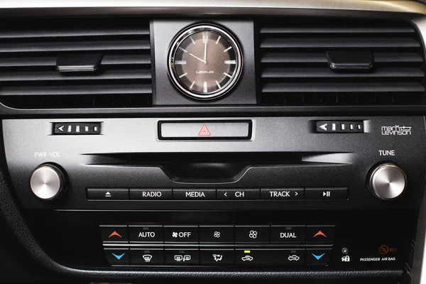 汽车的人工空调控制 — 图库照片