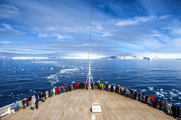 Круизные лайнеры в Антарктиде
