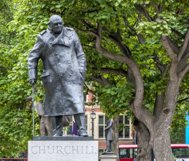Londra'da churchill heykeli