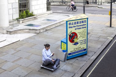 Londra eylemci Portland place üzerinde protesto