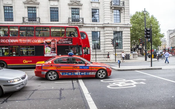 London metropolitan police och bussar — Stockfoto