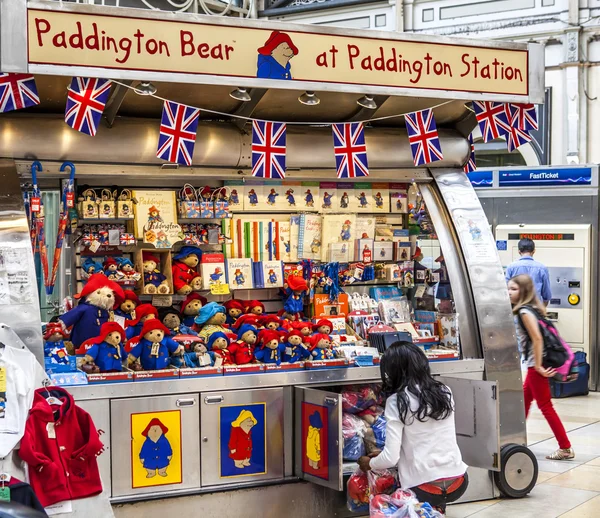 Paddington istasyonu london Paddington ayısı standı — Stok fotoğraf