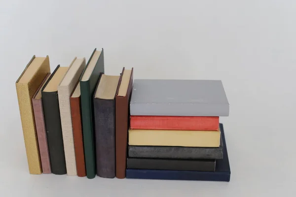 Montón Libros Sobre Blanco — Foto de Stock