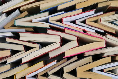 Dizilmiş kitapların arkaplanı