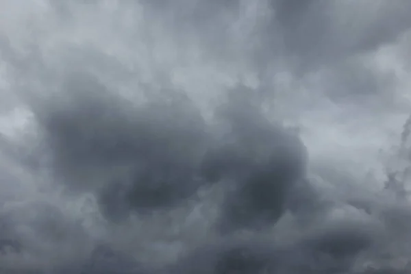 Cielo Oscuro Con Nubes Lluvia —  Fotos de Stock