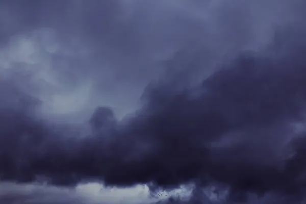 Cielo Oscuro Con Nubes Lluvia Clima Lluvioso Otoñal —  Fotos de Stock