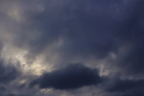 Mörk Himmel Med Regn Moln Höst Regnigt Väder — Stockfoto