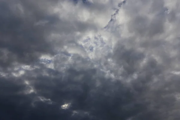 Nubes Oscuras Cielo Antes Tormenta —  Fotos de Stock