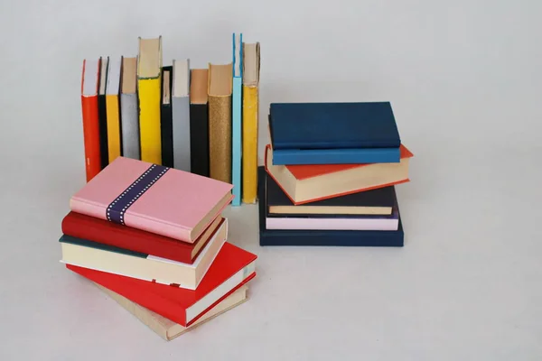 Χρωματιστά Βιβλία Άσπρο Φόντο — Φωτογραφία Αρχείου