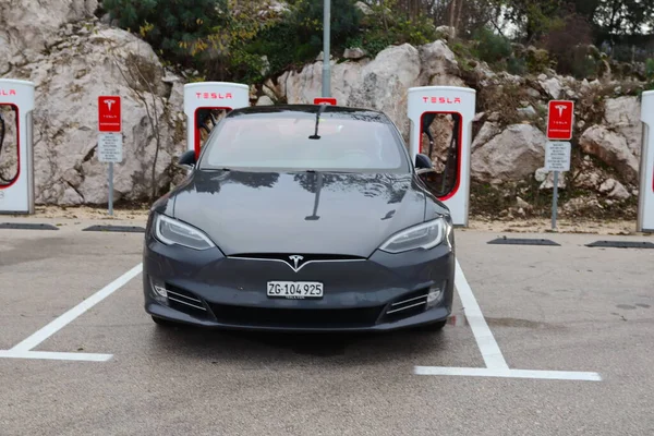 Vrgorac Croacia Diciembre 2021 Tesla Coche Eléctrico Gris Estación Carga — Foto de Stock