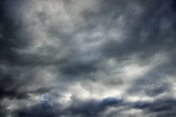 Cielo Lluvioso Con Nubes Oscuras — Foto de Stock