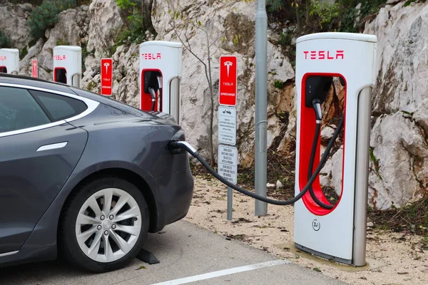 Vrgorac Kroatien 2021 Elektroauto Tesla Der Ladestation — Stockfoto