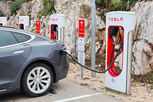 Vrgorac Kroatien 2021 Elektroauto Tesla Der Ladestation — Stockfoto
