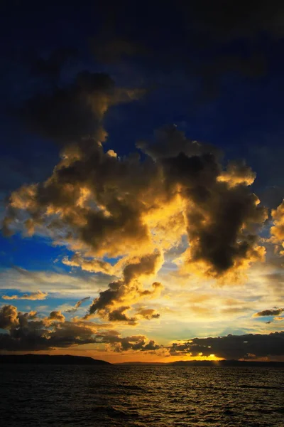 Céu Azul Com Nuvens Brancas — Fotografia de Stock