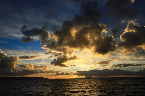 Céu Azul Com Nuvens Brancas — Fotografia de Stock