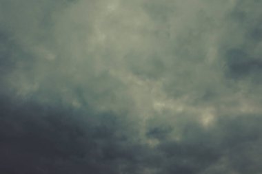 Yağmurdan önce gökyüzünde bulutlar. Kış fırtınası 