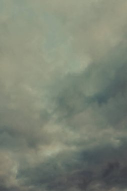 Yağmurdan önce gökyüzünde bulutlar. Kış fırtınası 