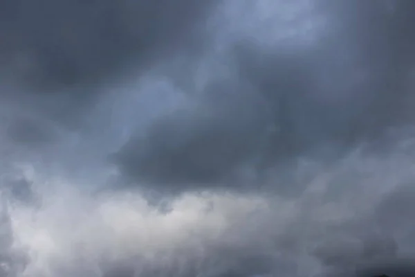 Cielo Oscuro Con Nubes Lluvia —  Fotos de Stock