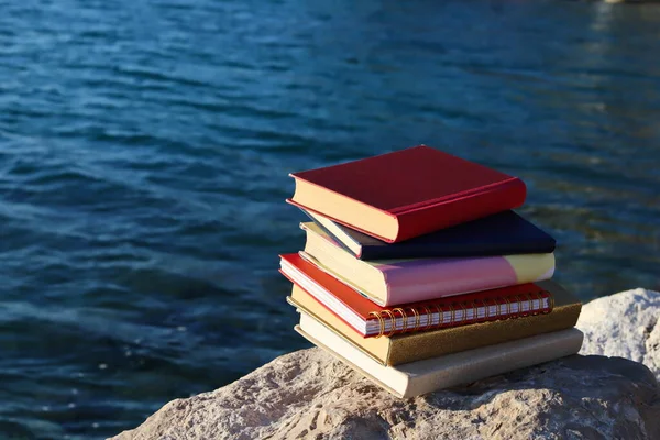 Books Beach Sea — Stock Photo, Image